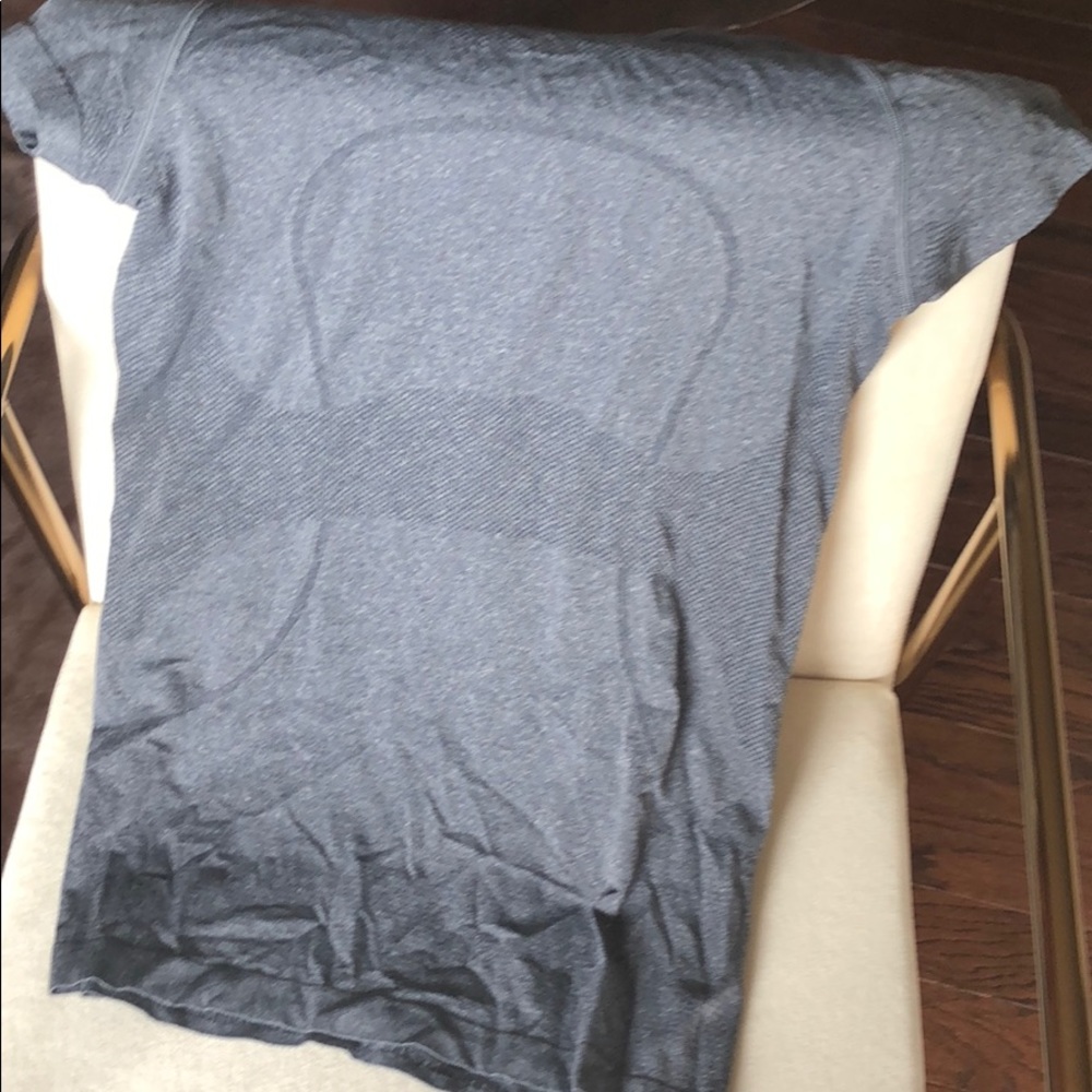 Lululemon tee shirt